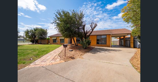 Modern Comfort in a Quiet Griffith Cul-de-Sac - Photo 1