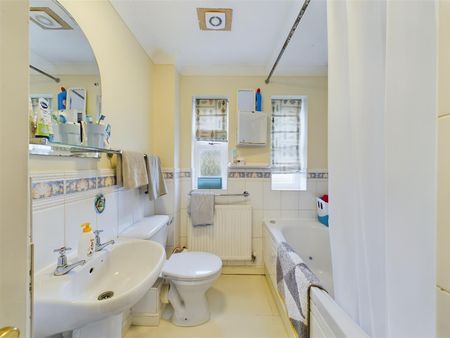 Pallingham Drive, Maidenbower - Photo 2