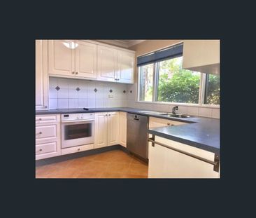 Spacious, Bright and Convenient Apartment! - Photo 5