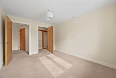 2 bedroom retirement property to rent - Photo 2