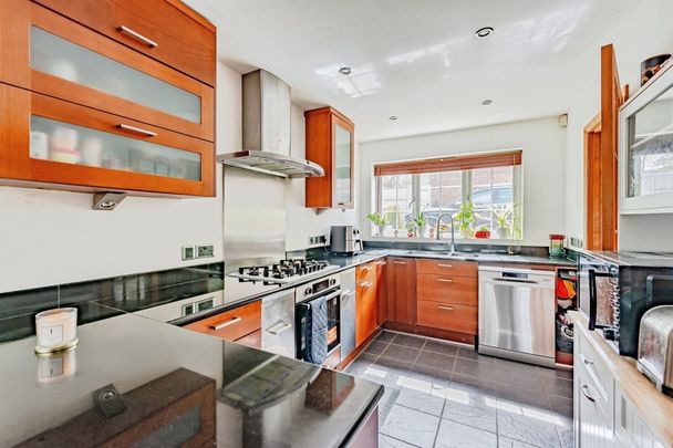 Ranmore Close - Photo 1