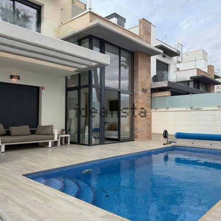 Alquiler de casa o chalet independiente en Calle Cabo de Peñas, 26 - Photo 1