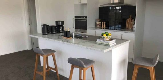 Family Home - Photo 2