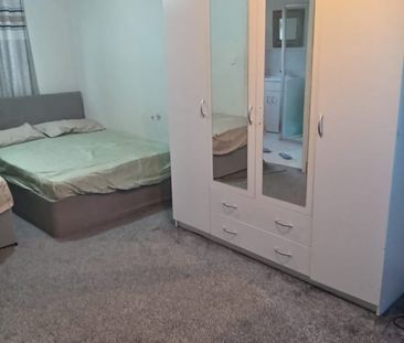 Room in a Shared House, Victoria Road, IG11 - Photo 4