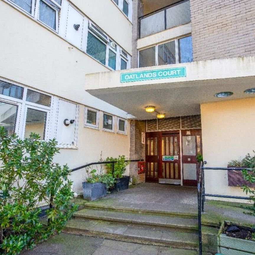 2 Bed Flat, Oatlands Court, SW19 - Photo 1