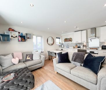 2 bed flat to rent in Fleming Place, Bracknell, Berkshire, RG12 2GL - Photo 2