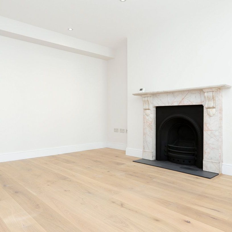 A one bedroom apartment situated on the second floor of this ideally located period building close to the useful amenities of Baker Street and the charm of Marylebone High Street. - Photo 1