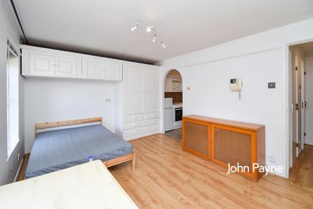 Flat to rent - Vanbrugh Park Road West, London, SE3 - Photo 2