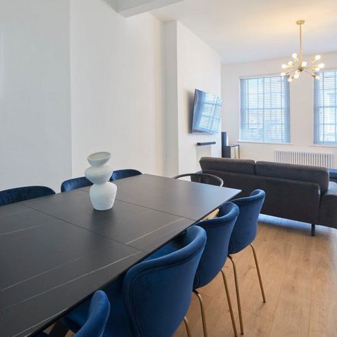 Queen Street - Photo 1