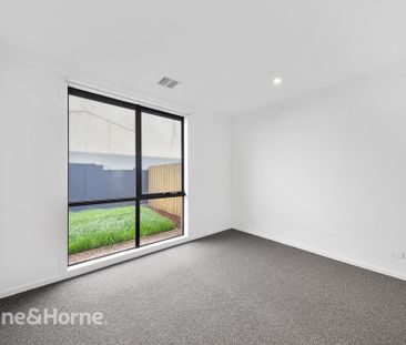 12 Montgomery Court, St Albans, VIC 3021 - Photo 1