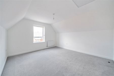 4 bedroom house to rent Waterslade Way, Houghton Regis, Dunstable, Bedfordshire, LU5 - Photo 3