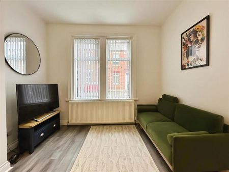 1 bedroom in a house share to rent - Photo 2