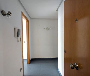 Piso de alquiler en Valencia - Calle Bisbesa, El Pilar - Photo 2