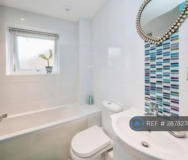 3 bedroom end of terrace house to rent - Photo 1