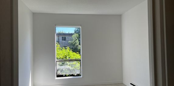 Gary Manor - Photo 2