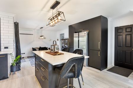 Beautifully Renovated 4-Bedroom Family Oasis in Peaceful Cul-de-Sac - Photo 4