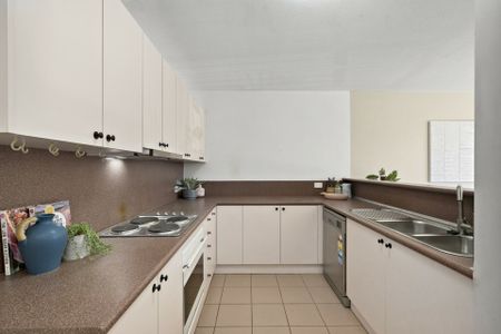 North Facing 2 Bedroom Apartment - Photo 2