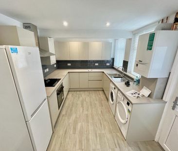 4 bedroom private hall to rent - Photo 4