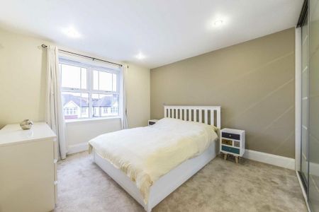 3 bedroom flat to rent - Photo 4