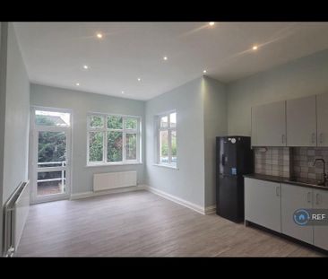 3 bedroom flat to rent - Photo 1