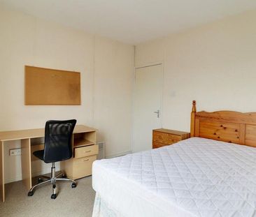 3 bedroom flat to rent - Photo 5