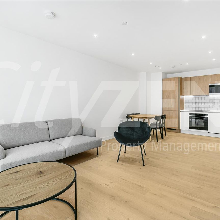 37 Clarendon Road, Watford - Photo 1