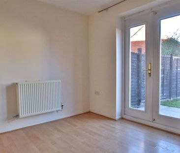 3 bedroom end of terrace house to rent - Photo 1