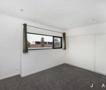 51 Beaurepaire Parade, Footscray VIC 3011 - Photo 2