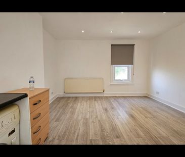 1 Bed Flat, Long Lane, N3 - Photo 1