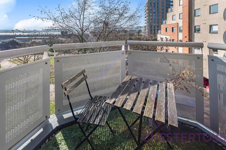 Wards Wharf Approach, London, E16 - Photo 2