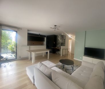 TRES BEAU 4 PIECES MEUBLE DANS LA VERDURE - Photo 2