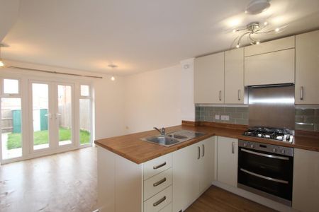 2 bedroom terraced house to rent - Photo 4