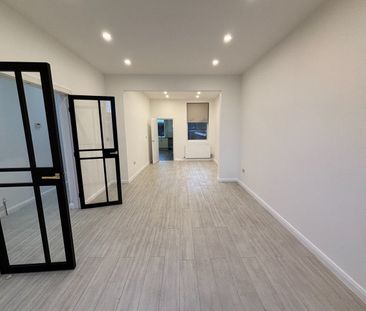 4 Bed Terraced House, Great Cheetham Street East, M7 - Photo 2