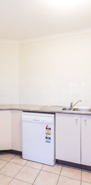 Spacious Two Bedroom, Two Bathroom Apartment - Photo 1