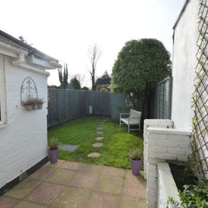 3 bedroom property to rent in Addlestone - Photo 1