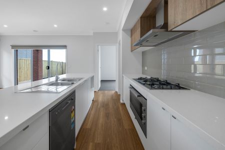 18 Bronwyn Way, Wyndham Vale VIC 3024 - House For Rent | Domain - Photo 5