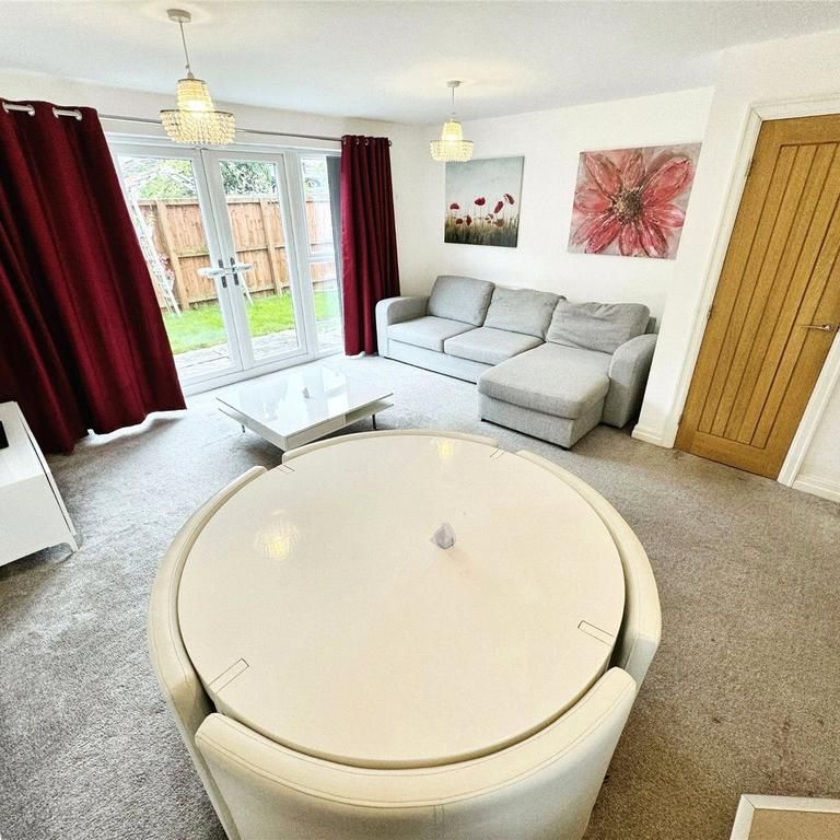 4 bedroom detached house to rent - Photo 1