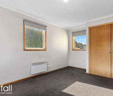 Spacious Townhouse, Central Location - Photo 2