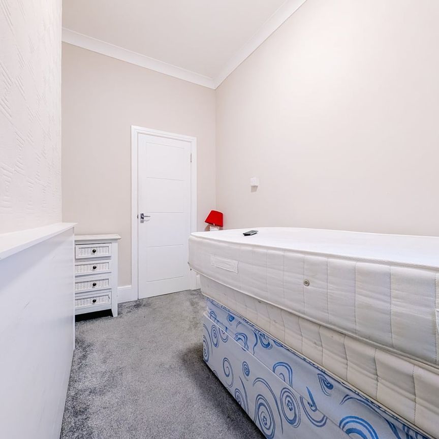 2 Bed Flat, The Grove, RG1 - Photo 1
