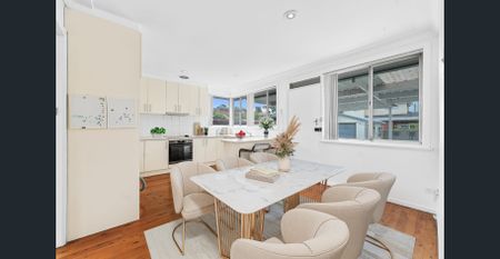 Spacious 3-bedroom brick home in popular Yagoona West - Photo 2