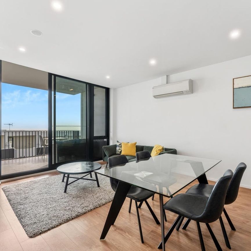 Stylish Furnished 1-Bedroom Apartment in Hamilton Hill Estate - Photo 1