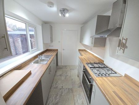 1 bedroom ground floor flat to rent - Photo 4