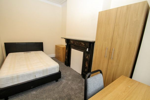 Hessle Terrace, Leeds - Photo 1