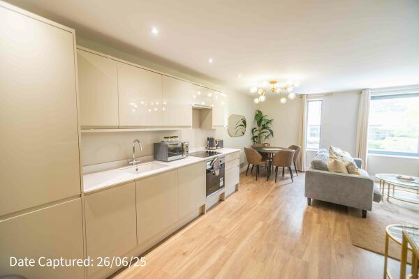 Flat 6, Crescent Court off Blossom Street - Photo 1