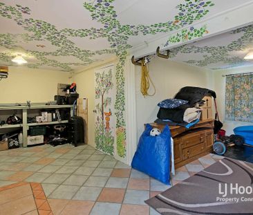 3 BEDROOM HOME WITH RUMPUS ROOM DOWNSTAIRS - Photo 5