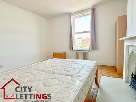 4 Bedroom End Terraced House - Photo 4