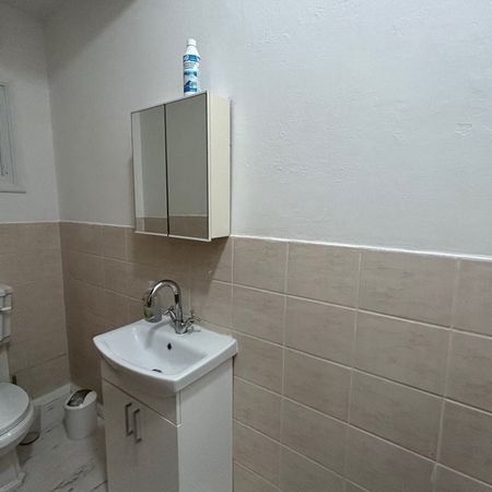 St Albans Road, WATFORD - Photo 4