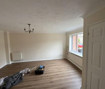 3 bedroom end of terrace house to rent - Photo 2