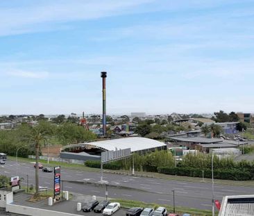 Modern 2-Bedroom, 2-Bathroom Apartment in Prime Manukau Location - Photo 2