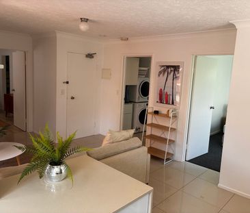 Beachside Living in the Heart of Broadbeach - Fully Furnished - Photo 4